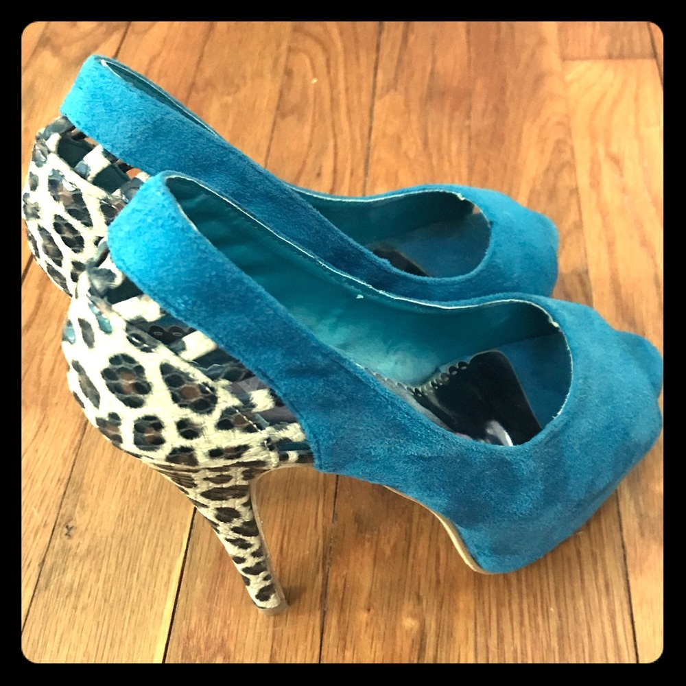 Fun & sexy, Teal and leopard print peep toe heel!
